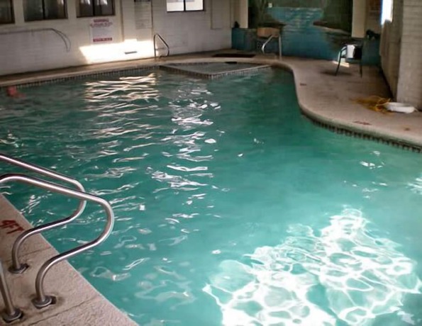 Imagen de la piscina del Hotel Coronada Inn And Suites. Foto 19