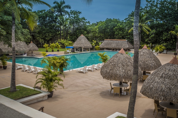 Imagen de la piscina del Hotel Coronado Luxury Club and Suites. Foto 16
