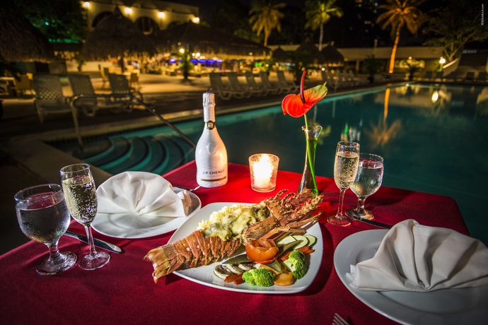 Imagen del bar/restaurante del Hotel Coronado Luxury Club and Suites. Foto 9