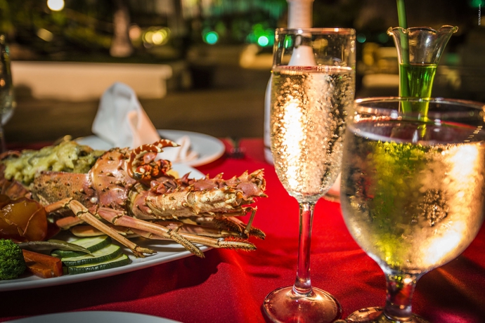 Imagen del bar/restaurante del Hotel Coronado Luxury Club and Suites. Foto 10