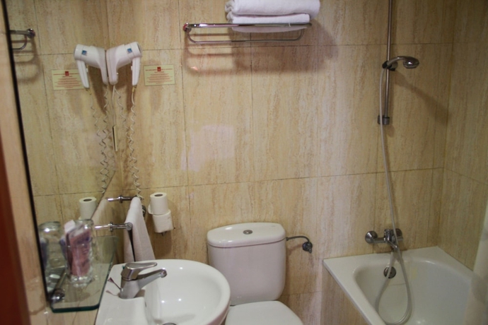 Imagen de la habitación del Hotel Coronado, Sants-Montjuic. Foto 17