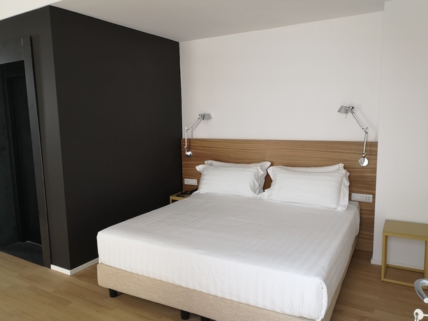 Imagen de la habitación del Hotel Coronari Palace. Foto 5