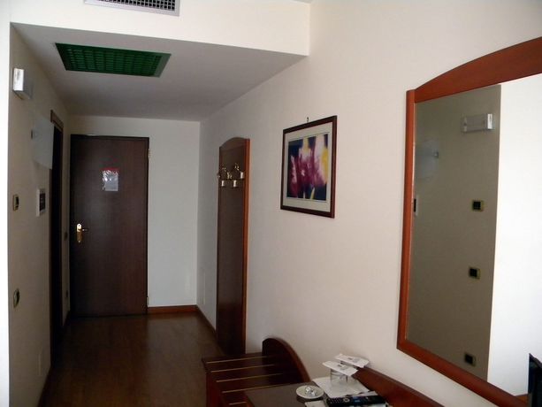 Imagen de la habitación del Hotel Corone. Foto 11