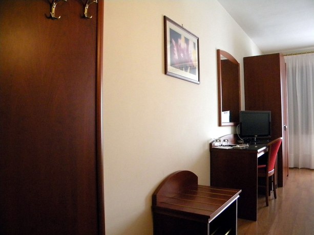 Imagen de la habitación del Hotel Corone. Foto 13