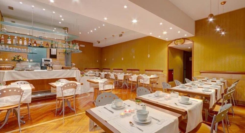 Imagen del bar/restaurante del Hotel Corot. Foto 1