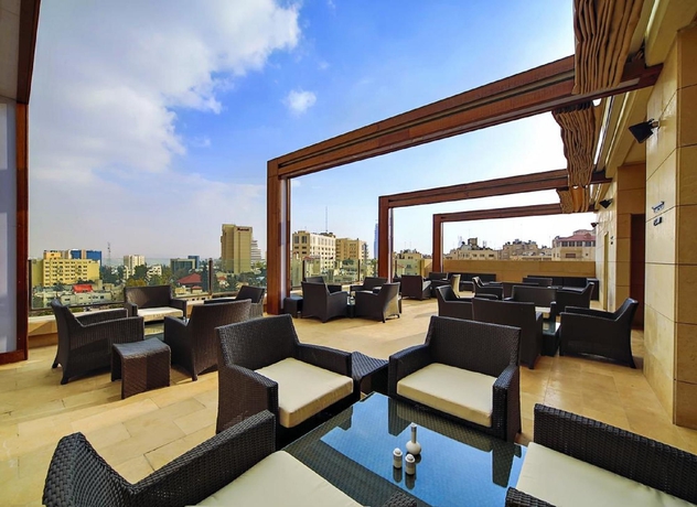 Imagen de los exteriores del Hotel Corp Amman. Foto 8