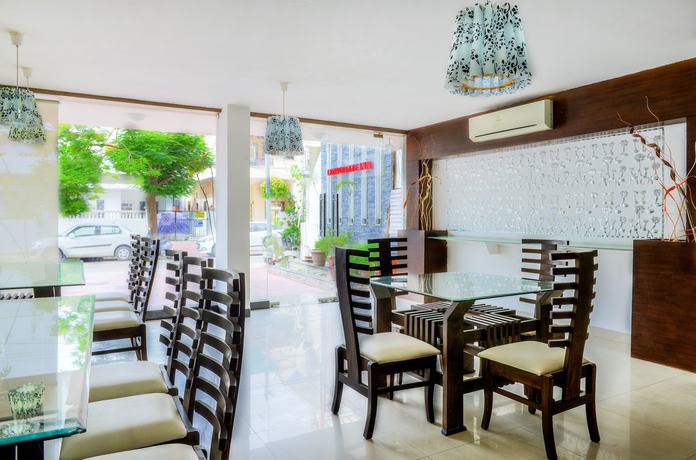 Imagen del bar/restaurante del Hotel Corporate Inn, JAIPUR. Foto 3