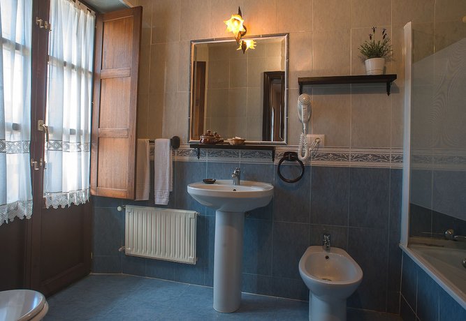 Imagen de la habitación del Hotel Corru San Pumés. Foto 8