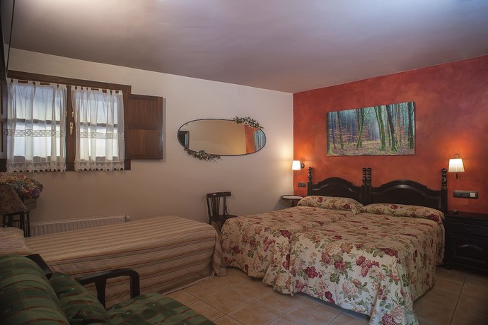 Imagen de la habitación del Hotel Corru San Pumés. Foto 16