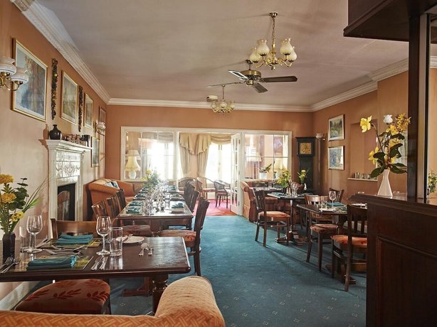 Imagen del bar/restaurante del Hotel Corse Lawn House. Foto 3