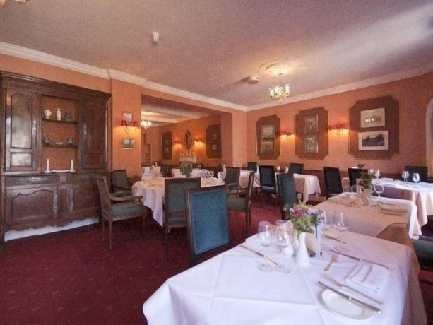 Imagen del bar/restaurante del Hotel Corse Lawn House. Foto 4