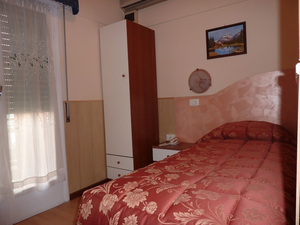 Imagen de la habitación del Hotel Corso, San Remo. Foto 9