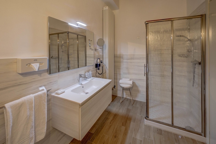 Imagen de la habitación del Hotel Cortaccia Sanvitale. Foto 14