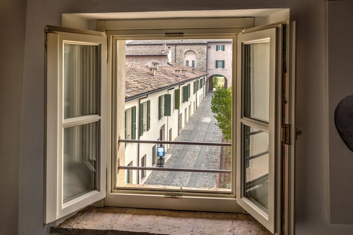 Imagen de la habitación del Hotel Cortaccia Sanvitale. Foto 19