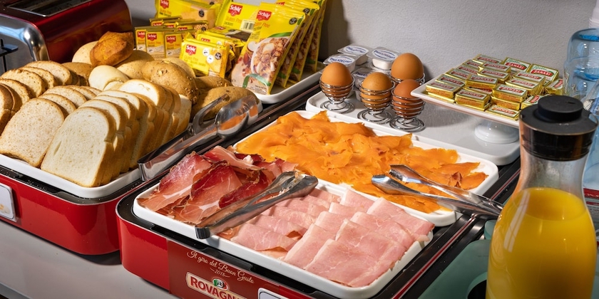 Imagen del bar/restaurante del Hotel Cortaccia Sanvitale. Foto 5