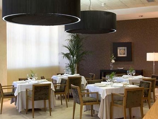 Imagen del bar/restaurante del Hotel Cortes de Leon. Foto 2