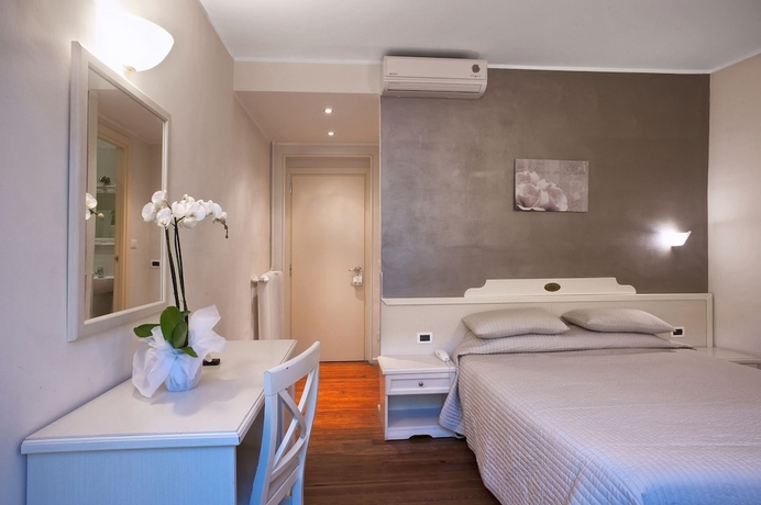Imagen de la habitación del Hotel Cortese, San Remo. Foto 7