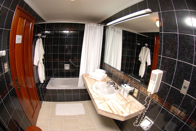 Imagen de la habitación del Hotel Cortez. Foto 7