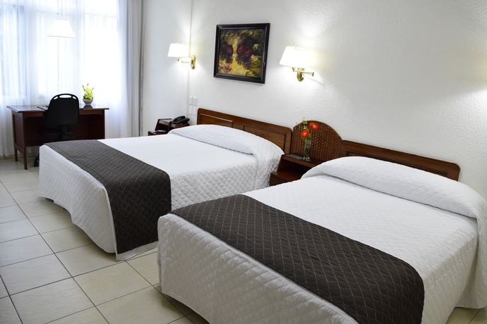 Imagen de la habitación del Hotel Cortez. Foto 8