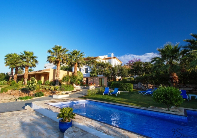 Imagen de la piscina del Hotel Cortijo De Salia. Foto 17