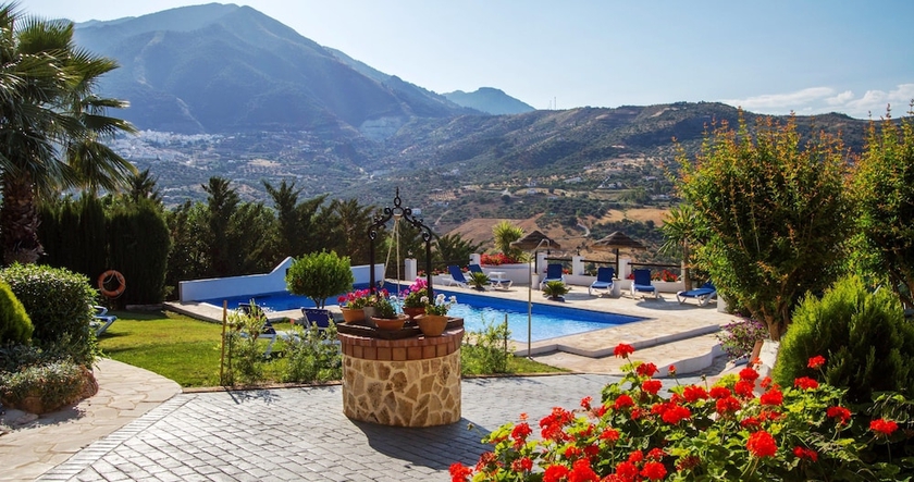 Imagen de la piscina del Hotel Cortijo De Salia. Foto 18