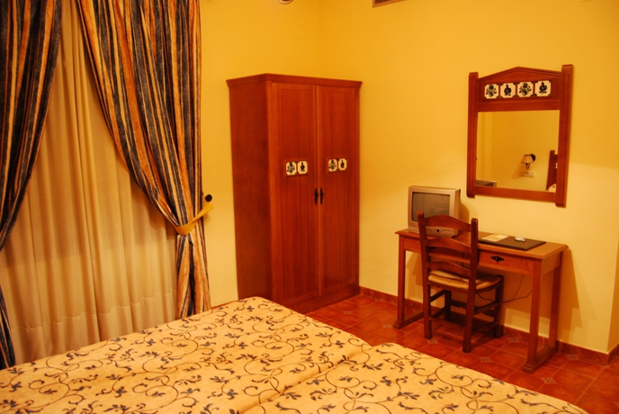 Imagen de la habitación del Hotel Cortijo De Tájar. Foto 6