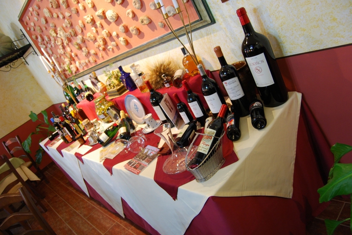 Imagen de los interiores del Hotel Cortijo De Tájar. Foto 14