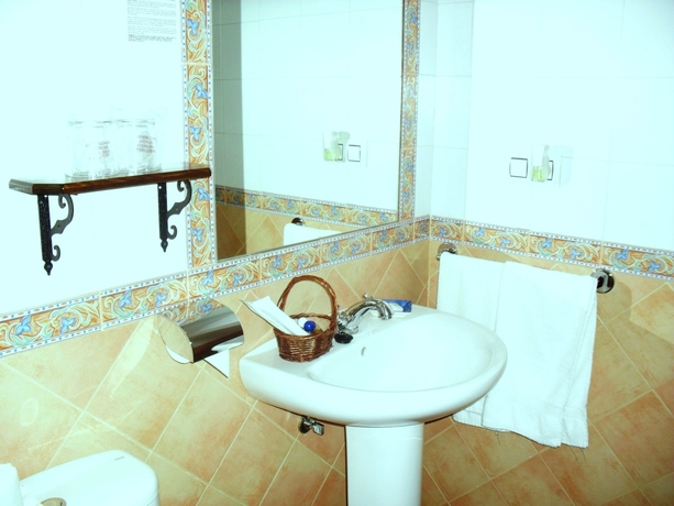 Imagen de la habitación del Hotel Cortijo De Tájar. Foto 8