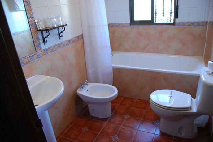 Imagen de la habitación del Hotel Cortijo De Tájar. Foto 9