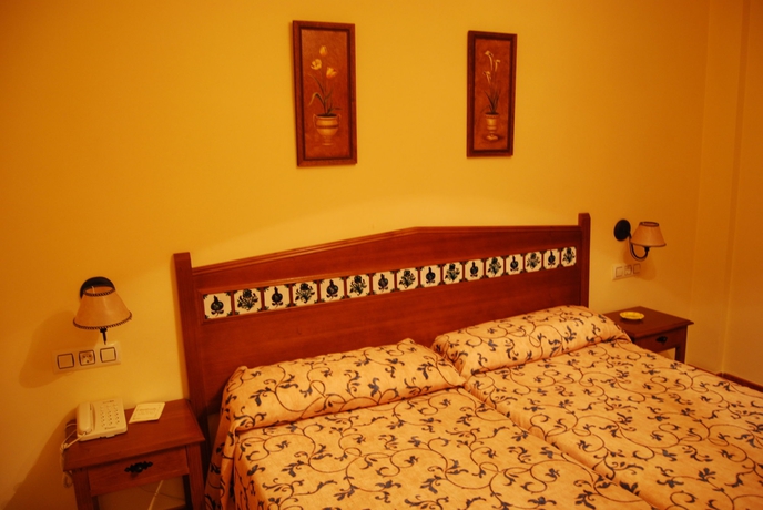 Imagen de la habitación del Hotel Cortijo De Tájar. Foto 10