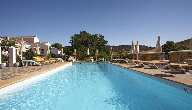 Imagen de la piscina del Hotel Cortijo Las Piletas. Foto 11