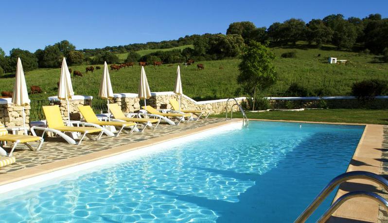 Imagen de la piscina del Hotel Cortijo Las Piletas. Foto 12