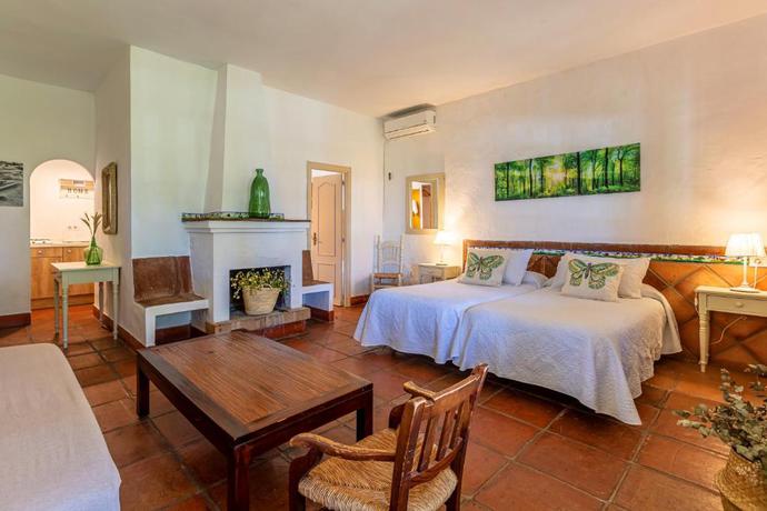 Imagen de la habitación del Hotel Cortijo Las Pi&ntilde;as. Foto 2