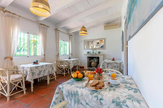 Imagen de los interiores del Hotel Cortijo Las Pi&ntilde;as. Foto 12