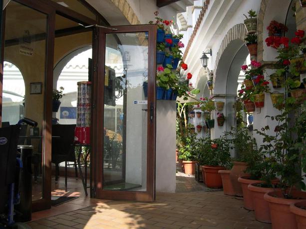 Imagen de los exteriores del Hotel Cortijo Los Gallos. Foto 11