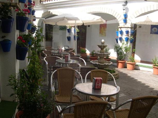 Imagen de los exteriores del Hotel Cortijo Los Gallos. Foto 12