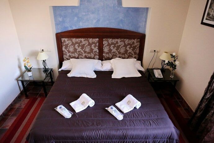 Imagen de la habitación del Hotel Cortijo Los Naranjos de San Juan. Foto 13