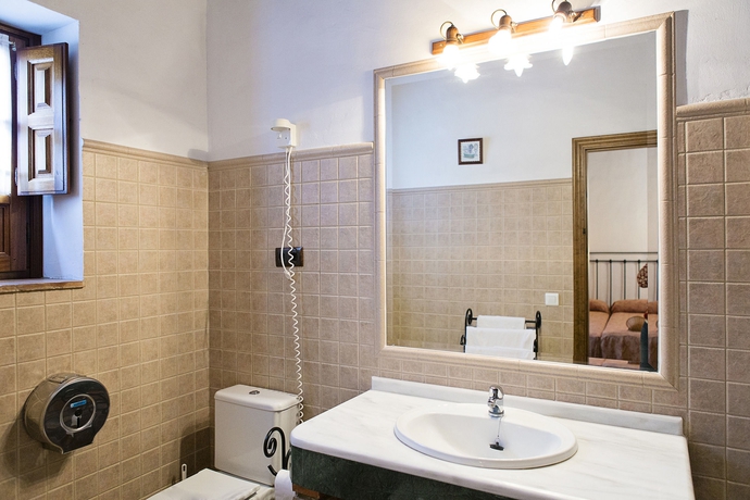 Imagen de la habitación del Hotel Cortijo San Antonio. Foto 5