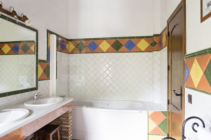 Imagen de la habitación del Hotel Cortijo San Antonio. Foto 6