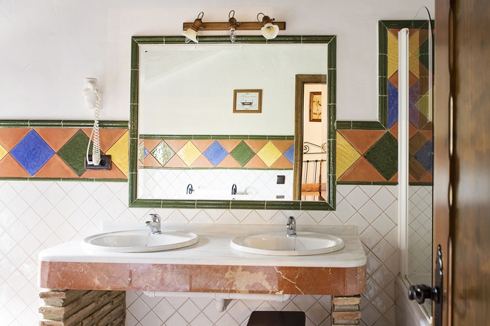 Imagen de la habitación del Hotel Cortijo San Antonio. Foto 8