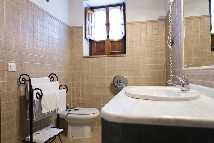 Imagen de la habitación del Hotel Cortijo San Antonio. Foto 9