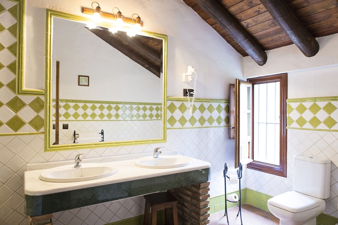 Imagen de la habitación del Hotel Cortijo San Antonio. Foto 10