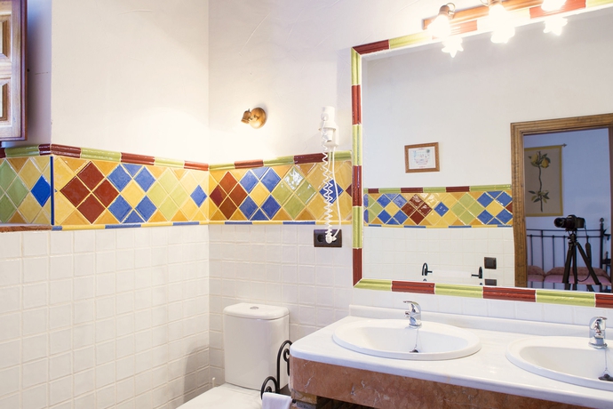 Imagen de la habitación del Hotel Cortijo San Antonio. Foto 13