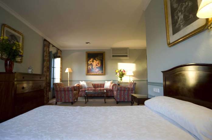 Imagen de la habitación del Hotel Cortijo Torre de la Reina. Foto 13