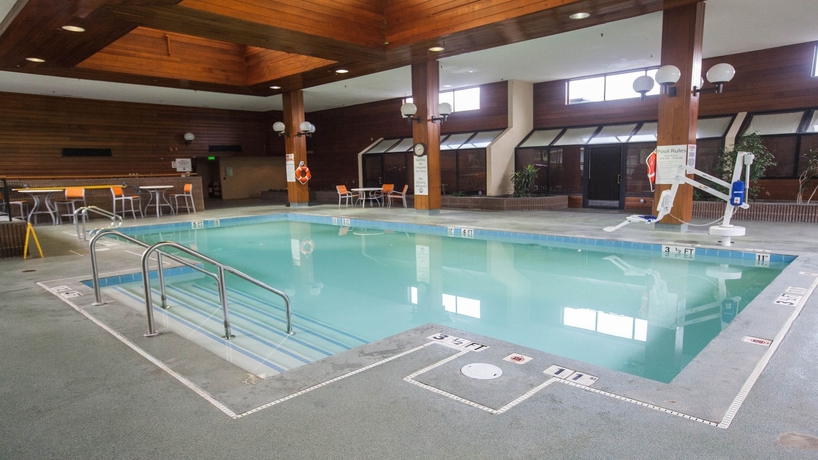 Imagen de la piscina del Hotel Cortina Inn. Foto 9