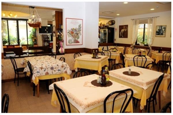 Imagen del bar/restaurante del Hotel Cortina, Rimini. Foto 2