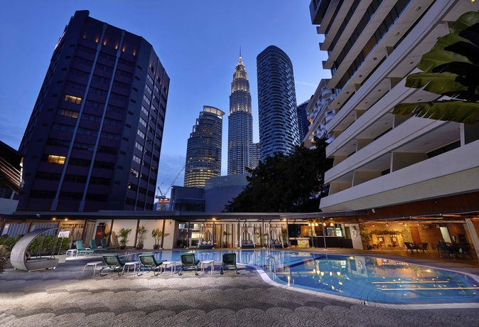 Imagen de la piscina del Hotel Corus Kuala Lumpur. Foto 15