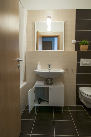 Imagen de la habitación del Hotel Corvin Center Suites. Foto 3