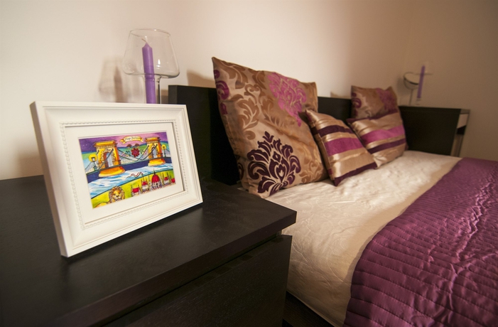 Imagen de la habitación del Hotel Corvin Center Suites. Foto 7