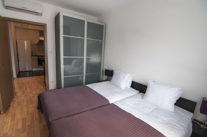 Imagen de la habitación del Hotel Corvin Center Suites. Foto 12